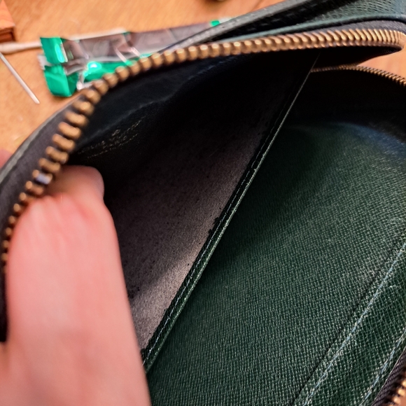 Louis vuitton taiga basically clutch - Picture 8 of 8